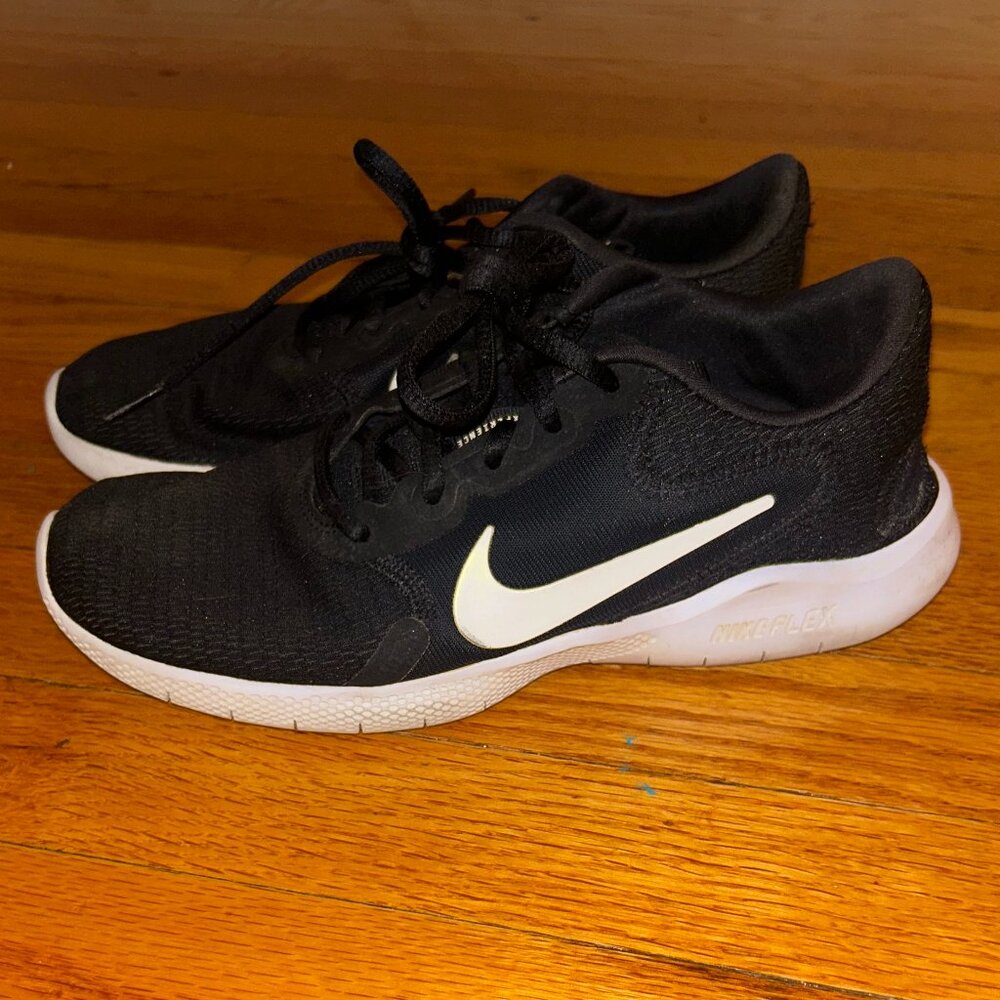 Nike Running Shoes Black and White Size: 7.5